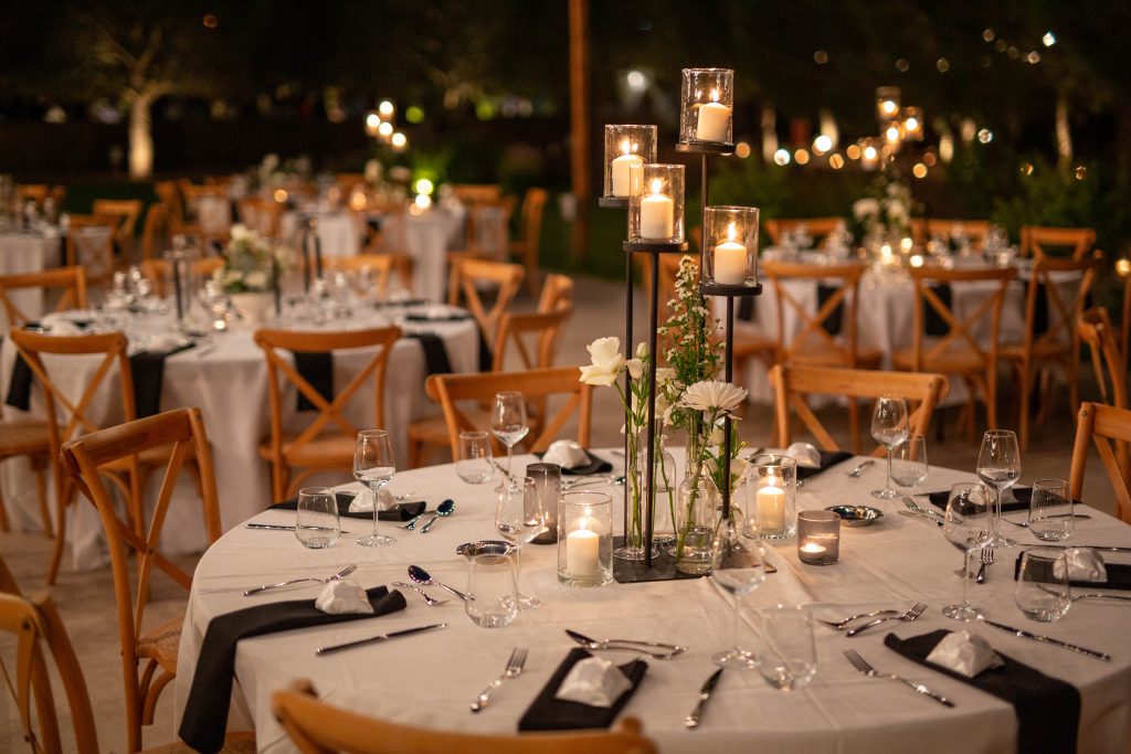 Table View, Wedding design - wooden chairs, white tablecloths and black details