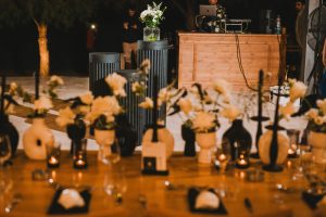 Table View, Wedding design - wooden chairs, white tablecloths and black details
